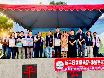 「新平俱樂部－長青健康久久重陽暨秋節聯歡」活動邀請民政局吳世瑋局長上台致詞