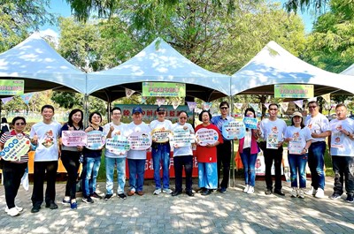 邀請民政局局長及北屯區里長進行戶政業務宣導合影
