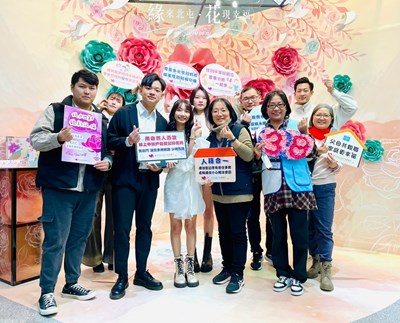本所主任邀請結婚登記新人及親友參與本所國際婦女節慶祝暨宣導活動合影