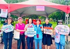 邀請沈佑蓮議員與本所戶政業務設攤宣導攤位合影