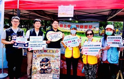 邀請本活動協辦單位參與戶政業務設攤宣導合影