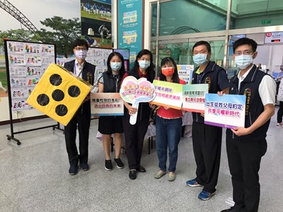 向民眾宣導人口政策